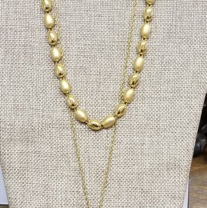 Lot of Gold Tone Jewelry 5 peices